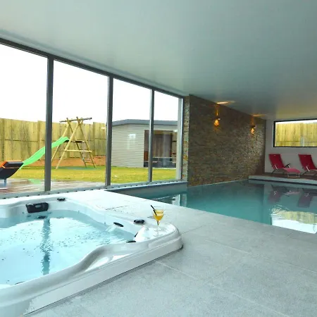 בית נופש Lavish Villa In Malmedy With Heated Pool, Jacuzzi & Infrared Sauna *