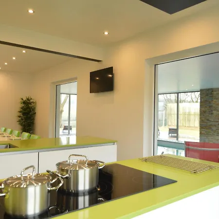 Lavish Villa In Malmedy With Heated Pool, Jacuzzi & Infrared Sauna * 里格纽威勒