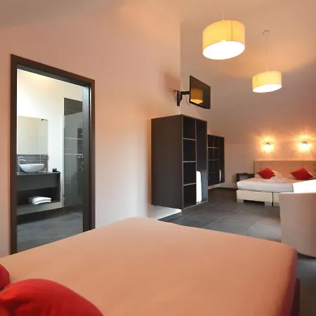 Lavish Villa In Malmedy With Heated Pool, Jacuzzi & Infrared Sauna ליניוביל